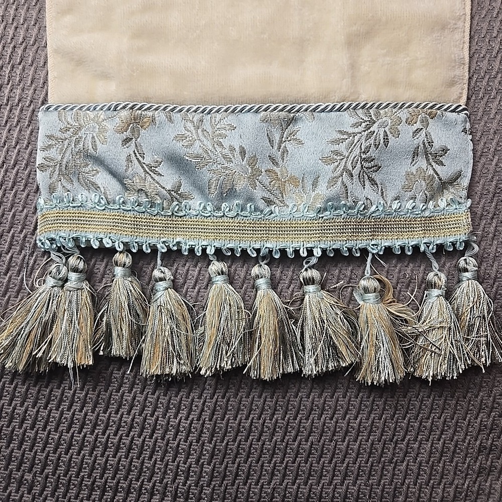 NWT Croscill "Trail" Blue Fingertip Towel - Gold Tassels & Damask Trim - Vintage - Picture 2 of 7
